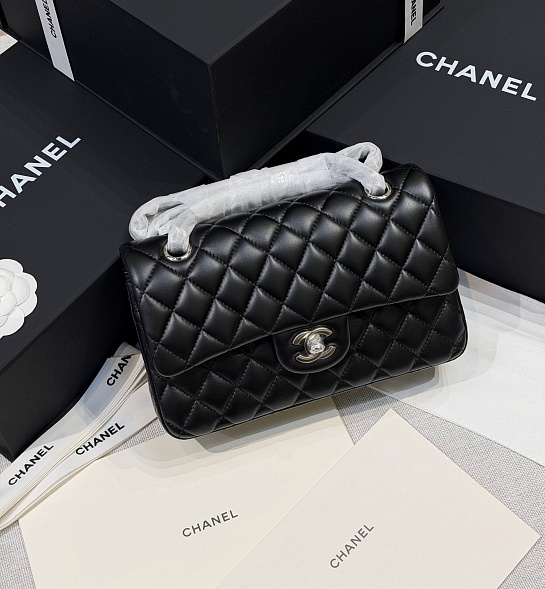 Кожаная сумка Chanel Classic Flap premium 23x14x6 см (7 расцветок)