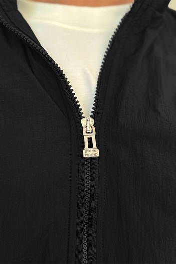 Мужская чёрная куртка с патчем на плече Stone Island   