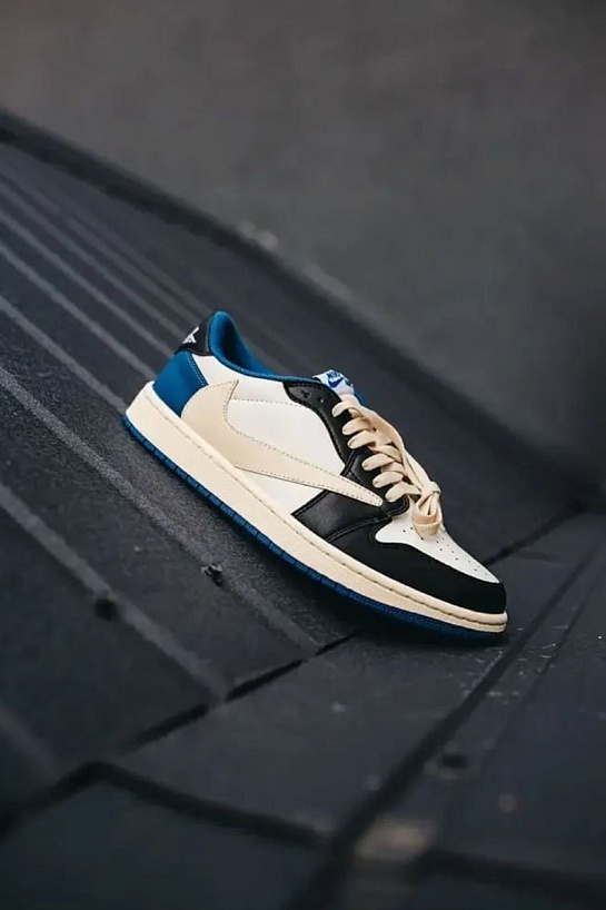 Кроссовки Travis Scott x Fragment x Nike Air Jordan 1 Low Premium