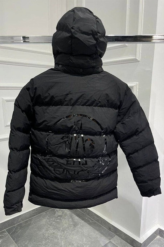 Брендовая утеплённая куртка Moncler чёрного цвета