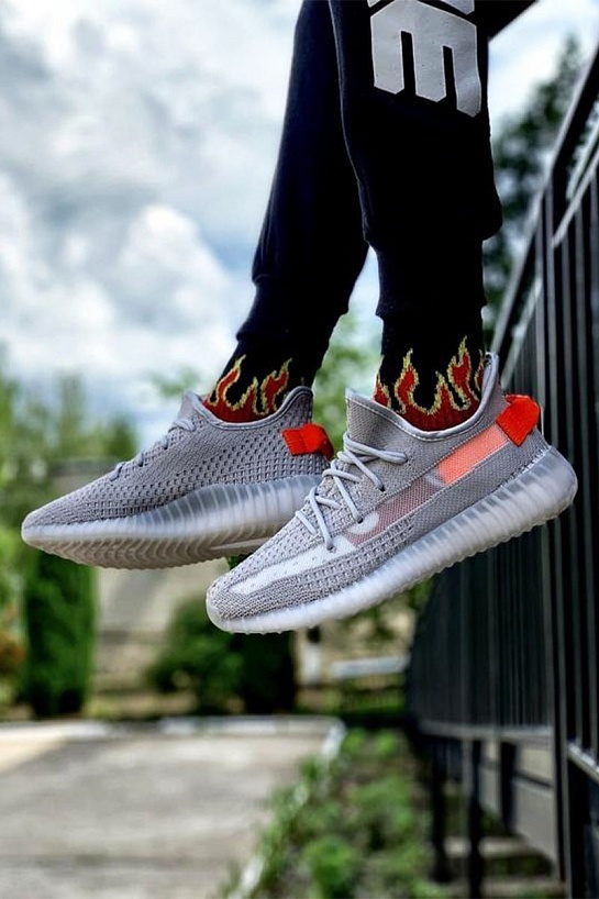 Кроссовки Adidas Yeezy Boost 350 V2 “Tail Light” Premium