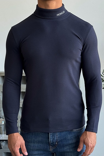 Утеплённая водолазка Moncler тёмно-синего цвета   