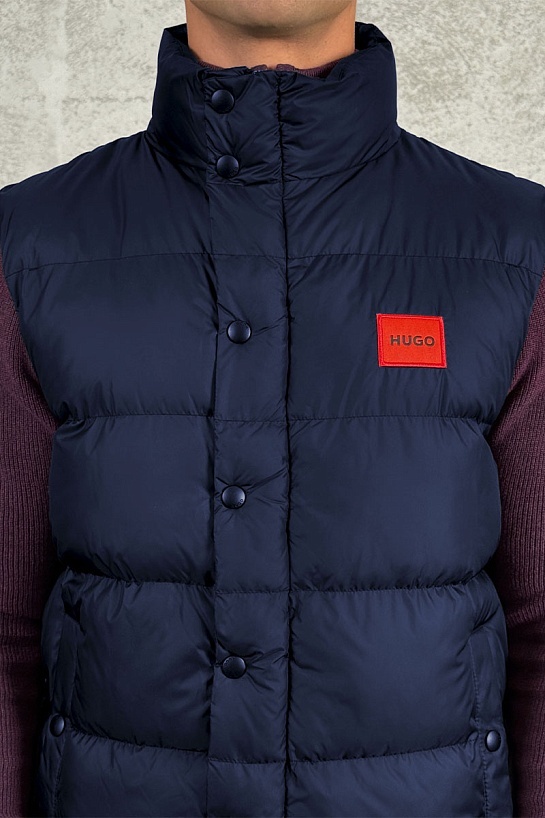 Мужской жилет Hugo Boss тёмно-синего цвета