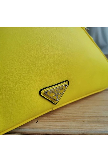 Кожаная сумка Prada Triangle 25x15x11 см (3 расцветки)   