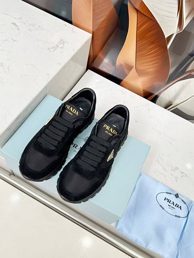 Женские комбинированные кроссовки Prada   