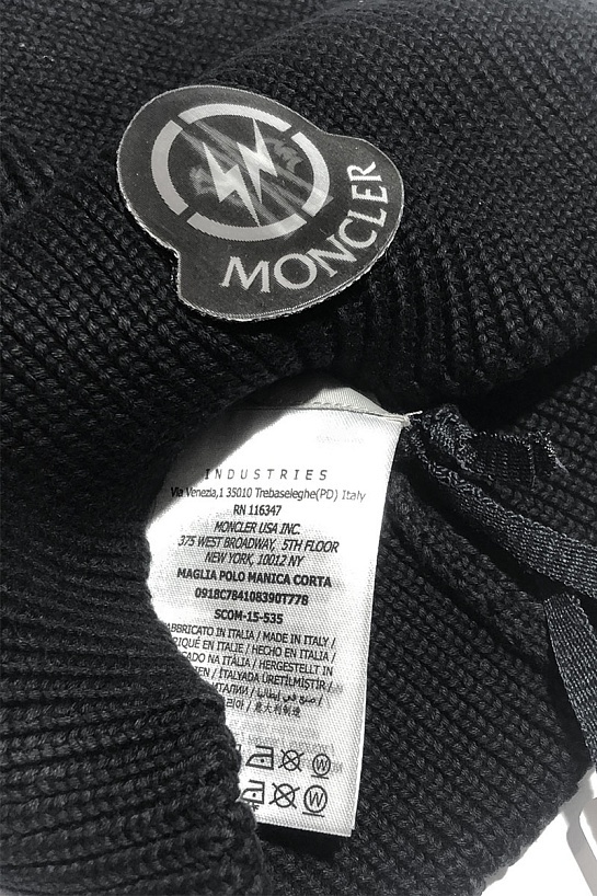 Брендовая шапка Moncler чёрного цвета