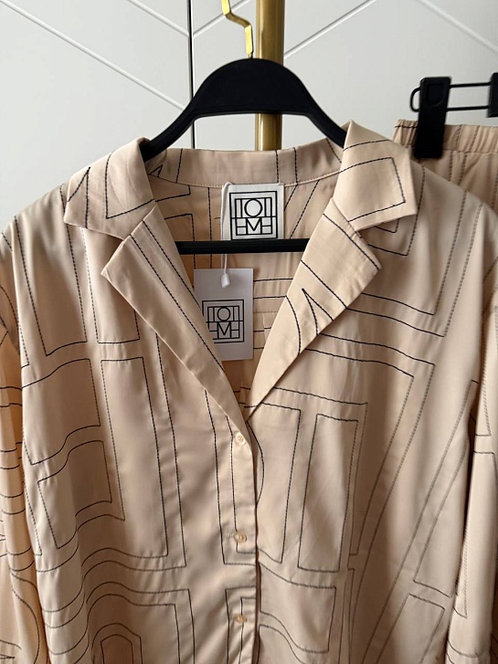 Женский шёлковый костюм ТОТЕМЕ premium бежевого цвета