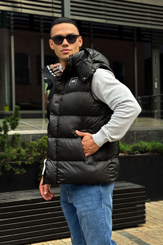 Чёрный жилет Burberry London England logo-patch