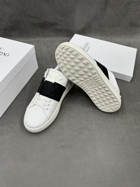 Кожаные кроссовки Valentino Rockstud - White / Black