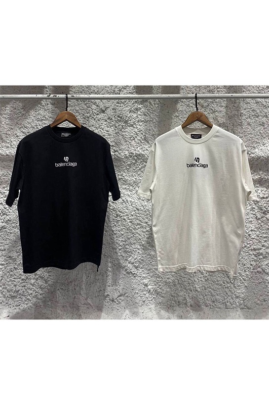 Белая оверсайз футболка Balenciaga