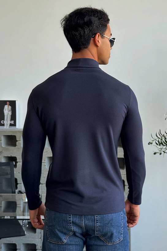 Утеплённая водолазка Moncler тёмно-синего цвета