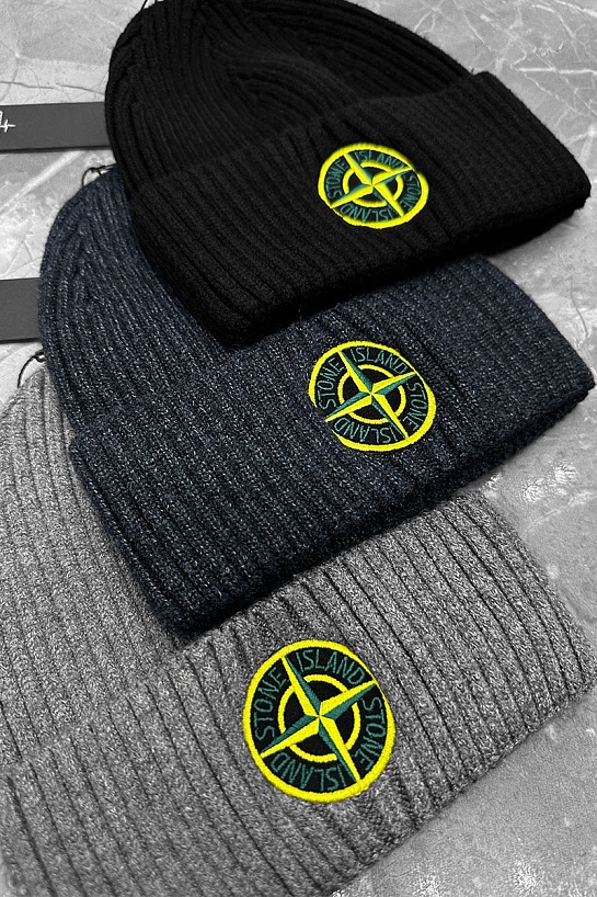 Шапка серого цвета Stone Island compass badge