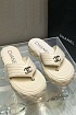 Женские кожаные шлёпанцы Chanel