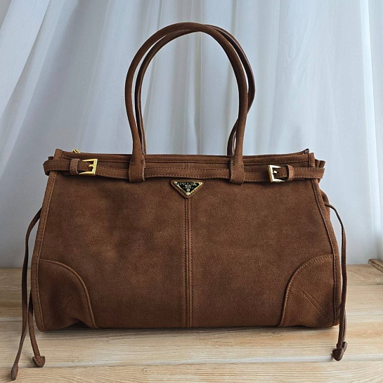 Замшевая сумка Prada 38x23 см