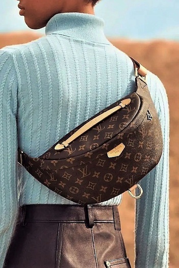 Кожаная сумка на пояс Louis Vuitton Bumbag Monogram 28x14 см   