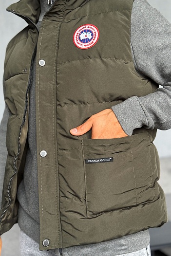 Жилет зелёного цвета Canada Goose logo-patch   