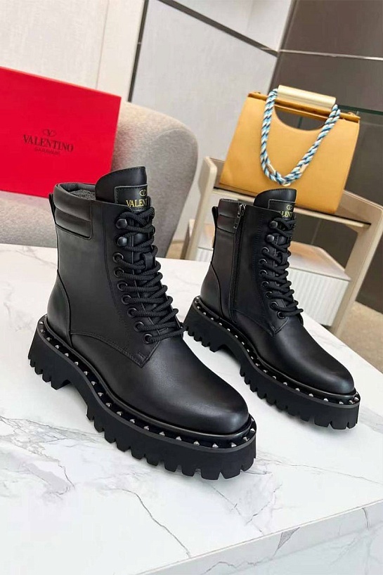 Женские кожаные ботинки Valentino