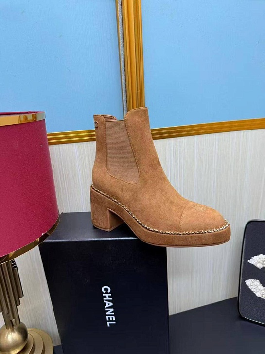Женские замшевые сапоги Chanel