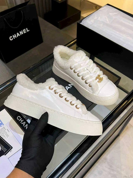 Женские кожаные кроссовки с мехом Chanel premium - White