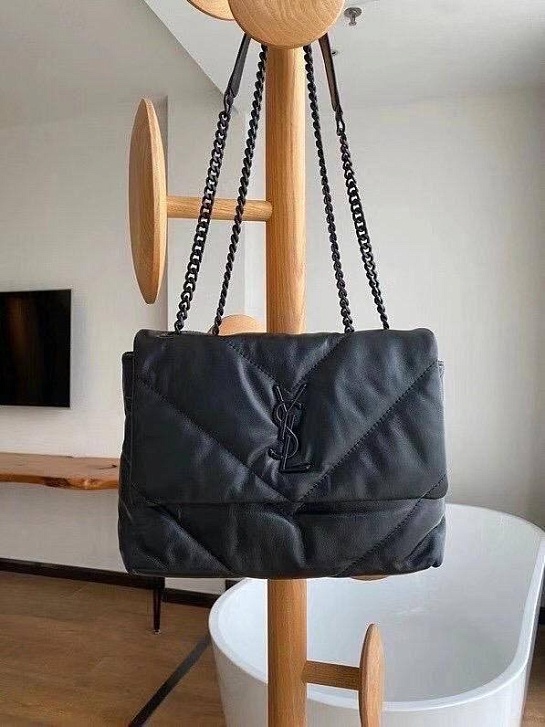 Женская кожаная сумка Yves Saint Laurent Puffer LouLou 30x20 см