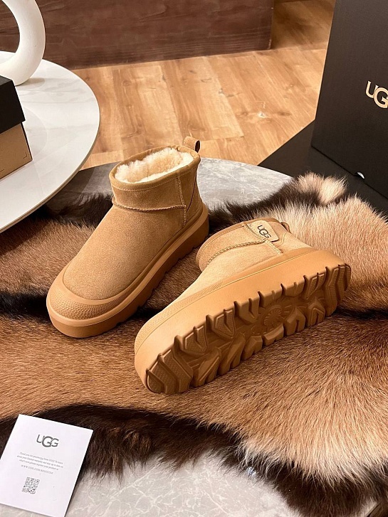 Женские замшевые ботинки UGG Classic Mini Hybrid - Chestnut