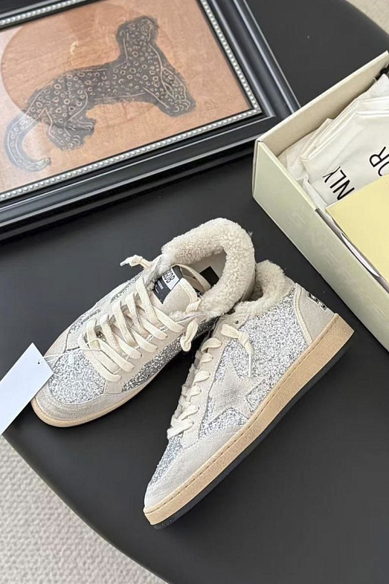 Женские кроссовки с мехом Golden Goose