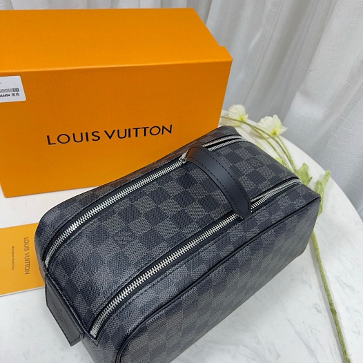 Кожаный несессер Louis Vuitton Dopp Kit Premium 28x15x16.5 см   