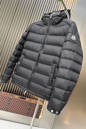 Мужской пуховик Moncler logo-patch - Black   