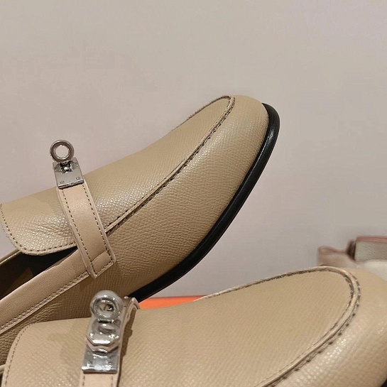 Женские кожаные лоферы Hermes