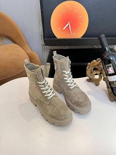 Женские замшевые ботинки Prada   