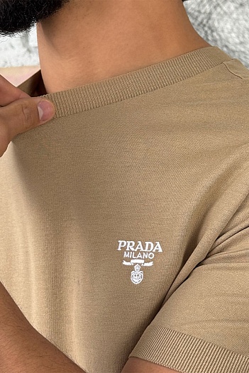 Мужская коричневая футболка Prada   