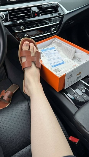 Женские кожаные шлёпанцы Hermes Oran   