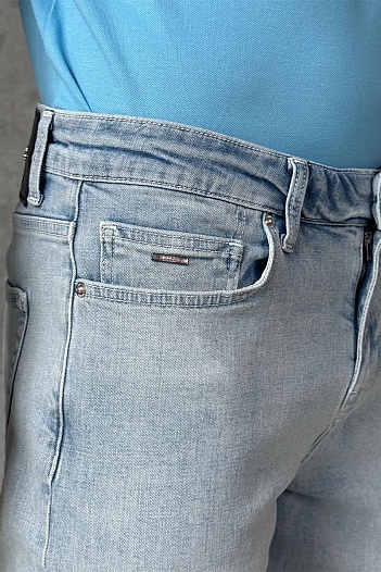 Светло-синие джинсовые шорты Hugo Boss relaxed fit   