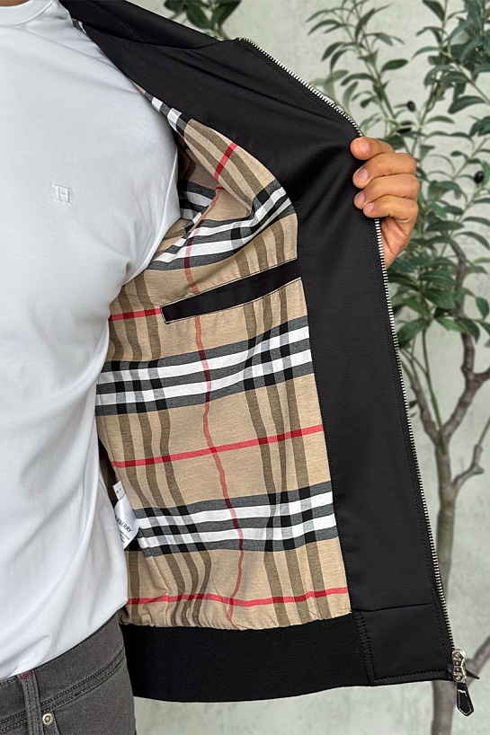 Мужская чёрная куртка Burberry Equestrian Knight