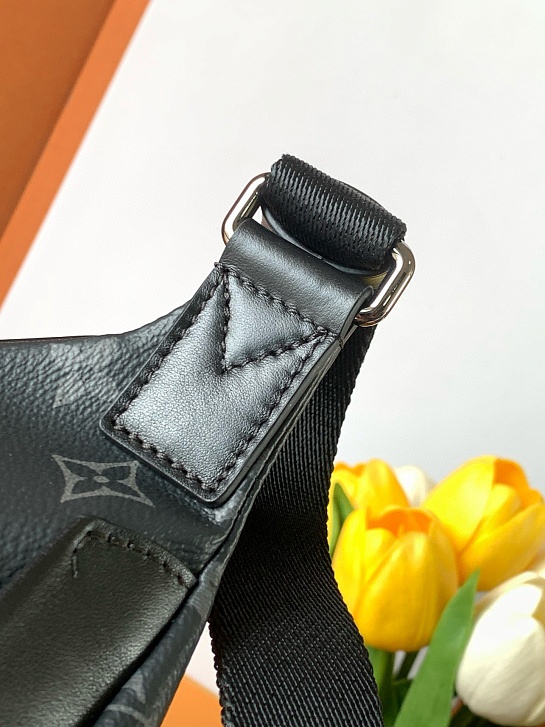 Кожаная сумка на пояс Louis Vuitton Discovery Premium 44x15x9 см