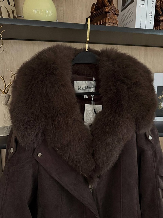 Женская утеплённая дубленка Max Mara с натуральным мехом