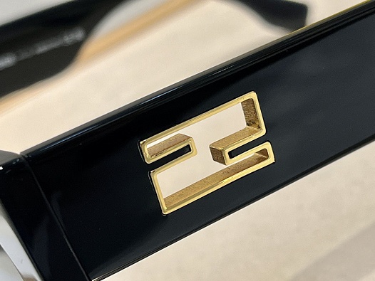 Солнцезащитные очки Fendi Baguette   