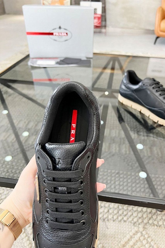 Кожаные кроссовки Prada logo-plaque - Black