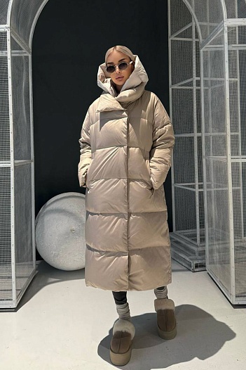 Женский бежевый пуховик Max Mara   
