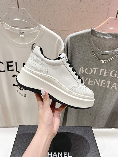 Женские кожаные кроссовки Chanel   