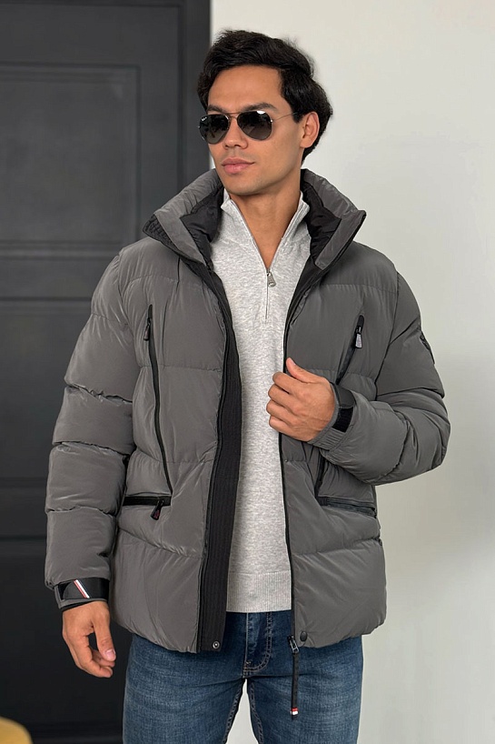 Мужская утеплённая куртка Moncler серого цвета