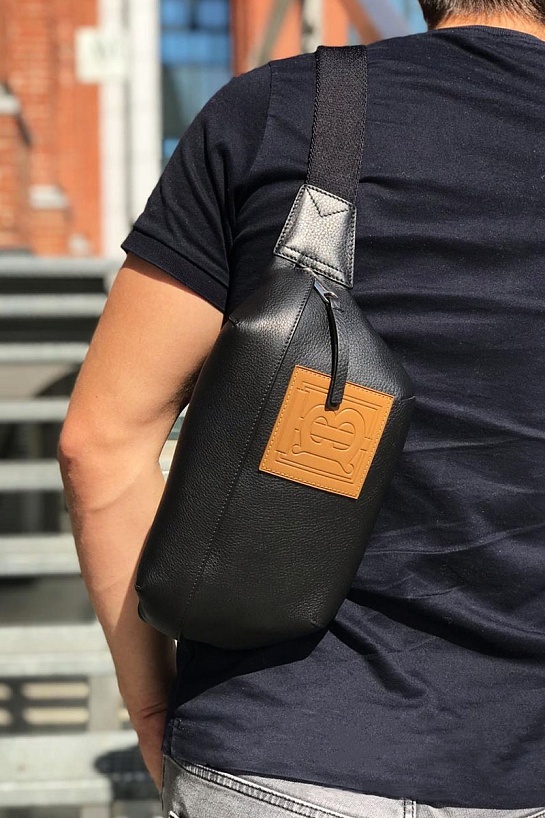 Кожаная сумка на пояс Burberry 30x17 см