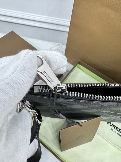 Чёрный клатч Burberry Premium 30x20x1.5 см   