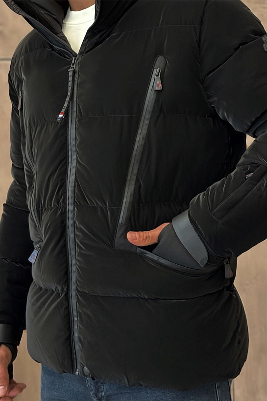 Мужская утеплённая куртка Moncler чёрного цвета