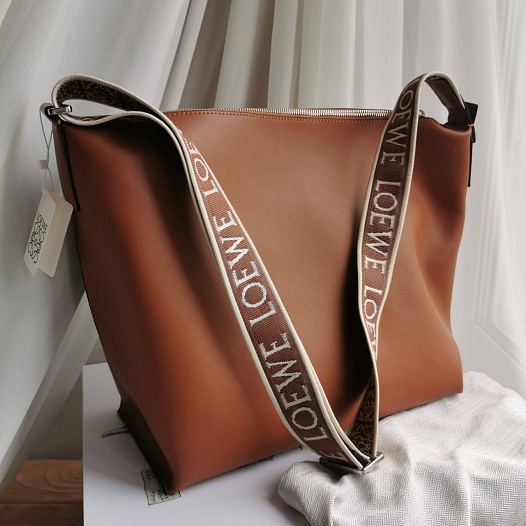 Кожаная сумка Loewe Cubi Crossbody 43x30 см (2 расцветки)   
