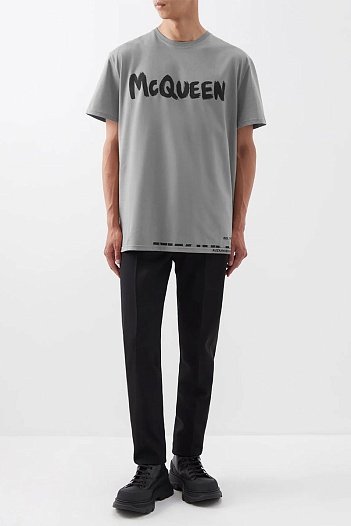 Серая футболка Alexander McQueen graffiti logo-print   