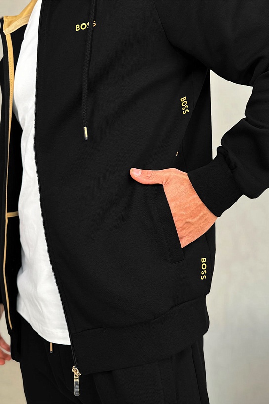 Мужской чёрный костюм Hugo Boss