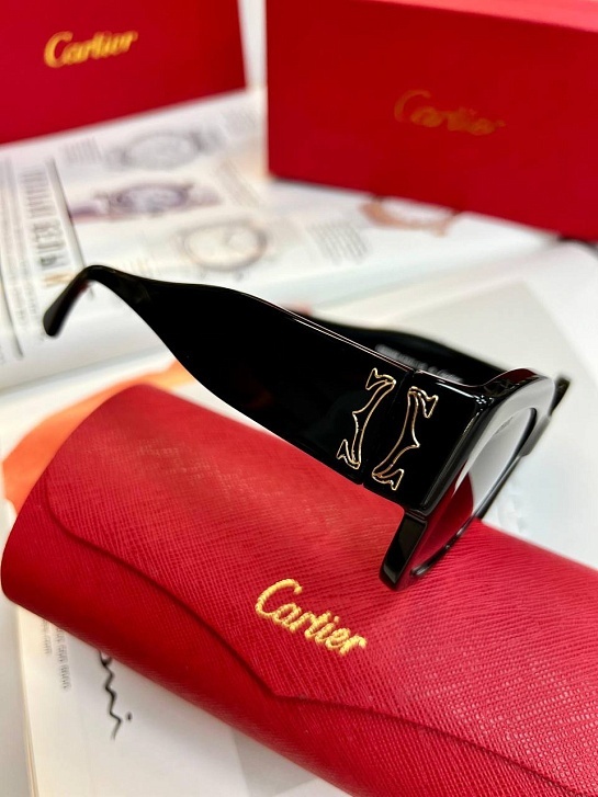 Солнцезащитные очки Cartier с чёрными линзами