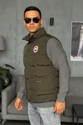 Жилет зелёного цвета Canada Goose logo-patch   