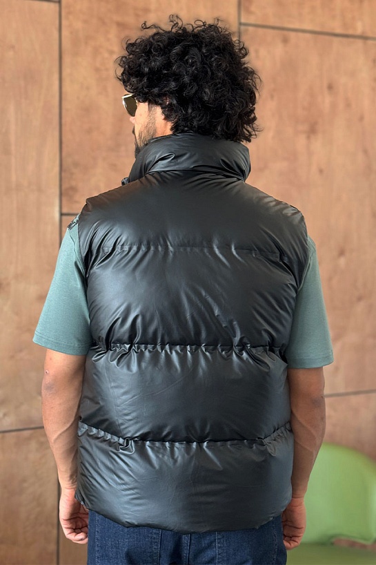 Мужской жилет Prada чёрного цвета